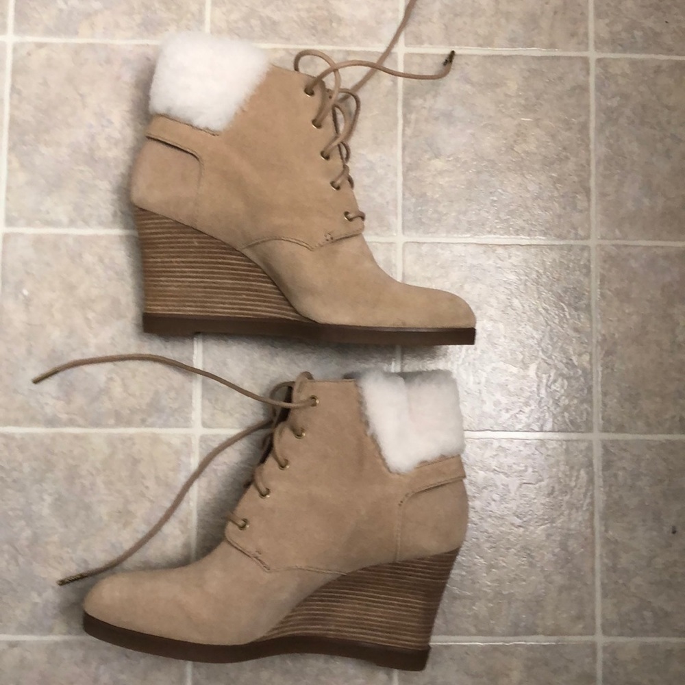 New Michael Kors Leather Wedge Heel Shoe in Tan - Picture 7 of 11
